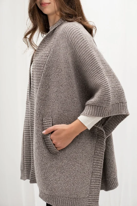 Poncho women made of natural fibers