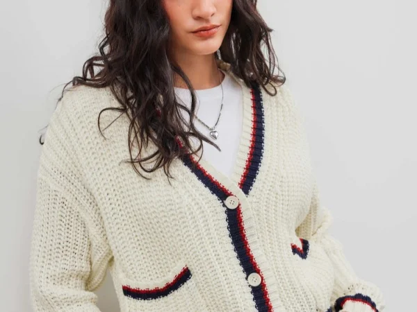 Layer Up in Comfort: Trendy Cardigans for Women